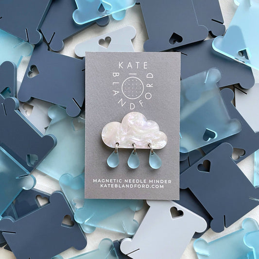 Cloud Magnetic Needleminder: Frosted blue raindrops