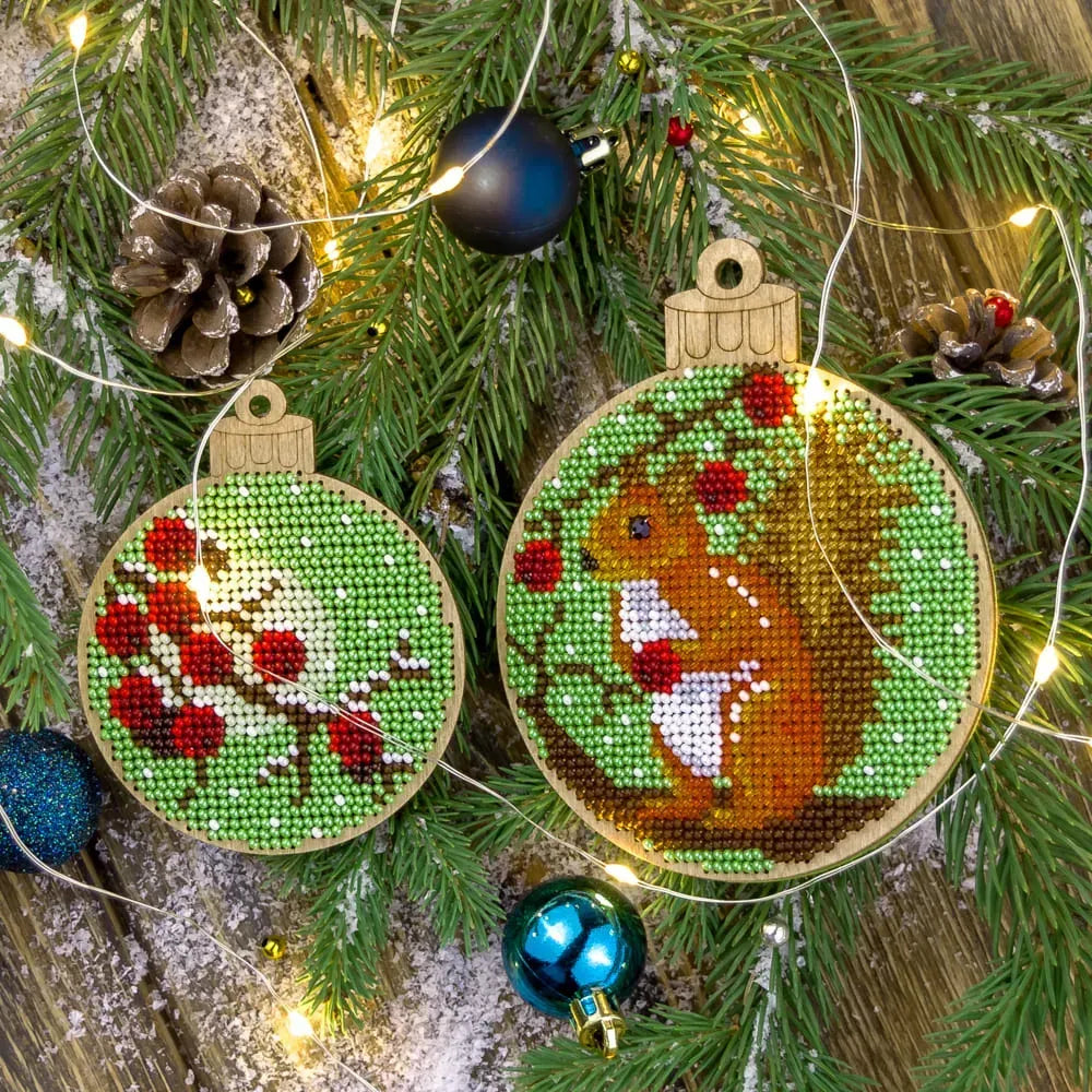 Christmas Bauble Large Wooden Blank - 14 count (47x48)