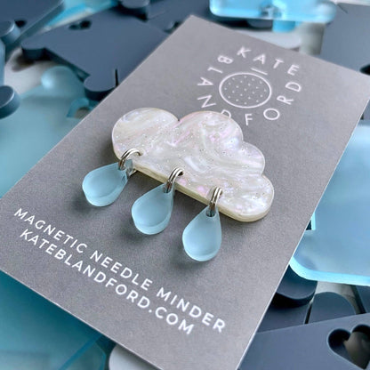Cloud Magnetic Needleminder: Frosted blue raindrops