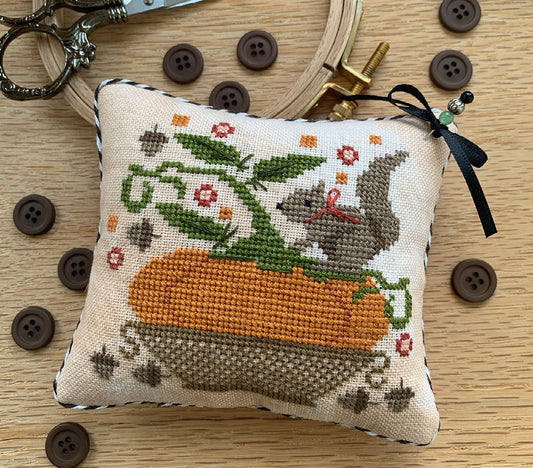 Pre-order: Pumpkin Basket Pinkeep (ships late September)
