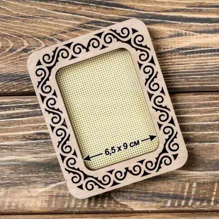 Preorder: Magnetic Embroidery Frame, Small Light Wood