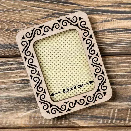 Preorder: Magnetic Embroidery Frame, Small Light Wood