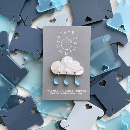Cloud Magnetic Needleminder: Frosted blue raindrops