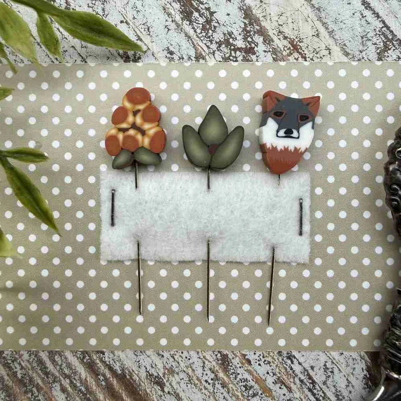 Trunk Town - Blue Flower Pins Set