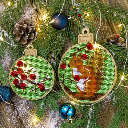 Christmas Bauble Large Wooden Blank - 14 count (47x48)